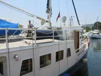 Nava de pescuit tip trauler de vânzare