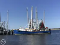 Nava de pescuit tip trauler de vânzare
