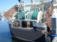 Nava de pescuit tip trauler de vânzare
