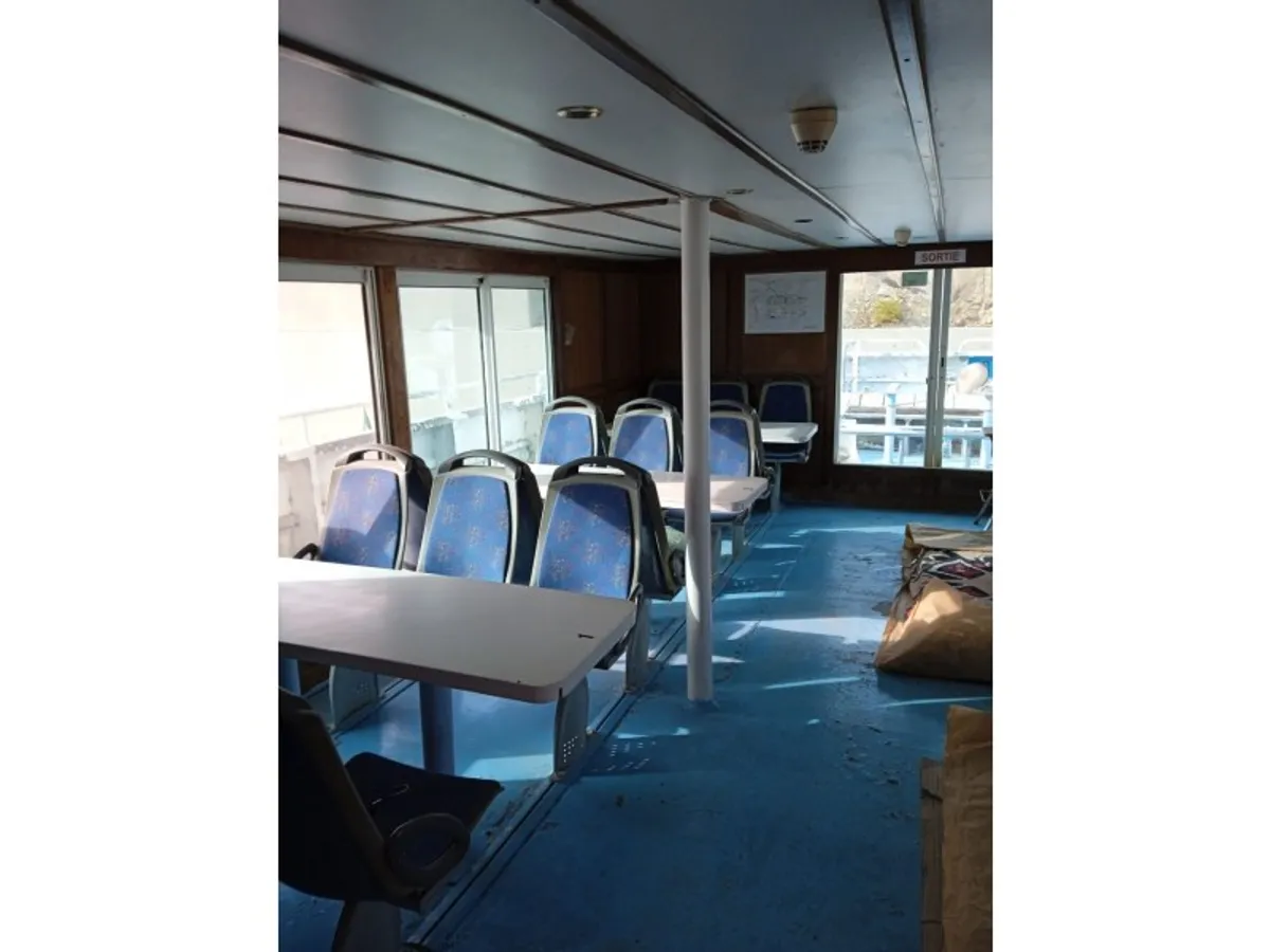 Navă de pasageri de vânzare