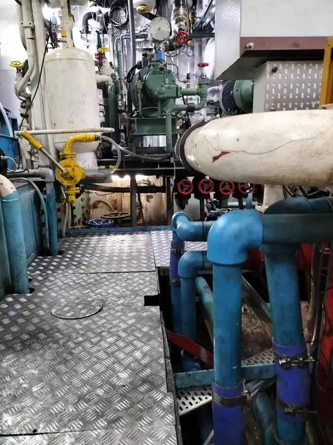 Nava de pescuit tip trauler de vânzare