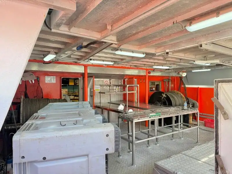 Nava de pescuit tip trauler de vânzare