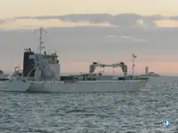 Nava refefer de vânzare