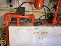 Ambarcațiune de debarcare, cu rezervoare de vânzare