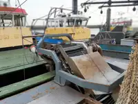 Nava de pescuit tip trauler de vânzare