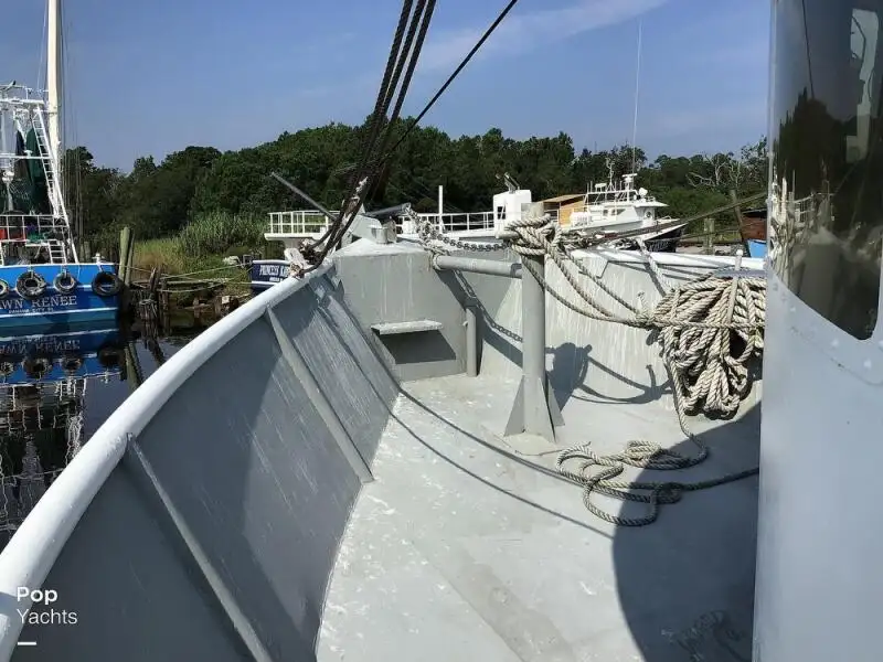 Nava de pescuit tip trauler de vânzare