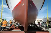 Nava de pescuit tip trauler de vânzare