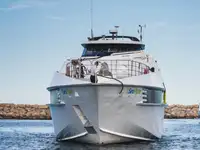 Nava de pasageri de vânzare