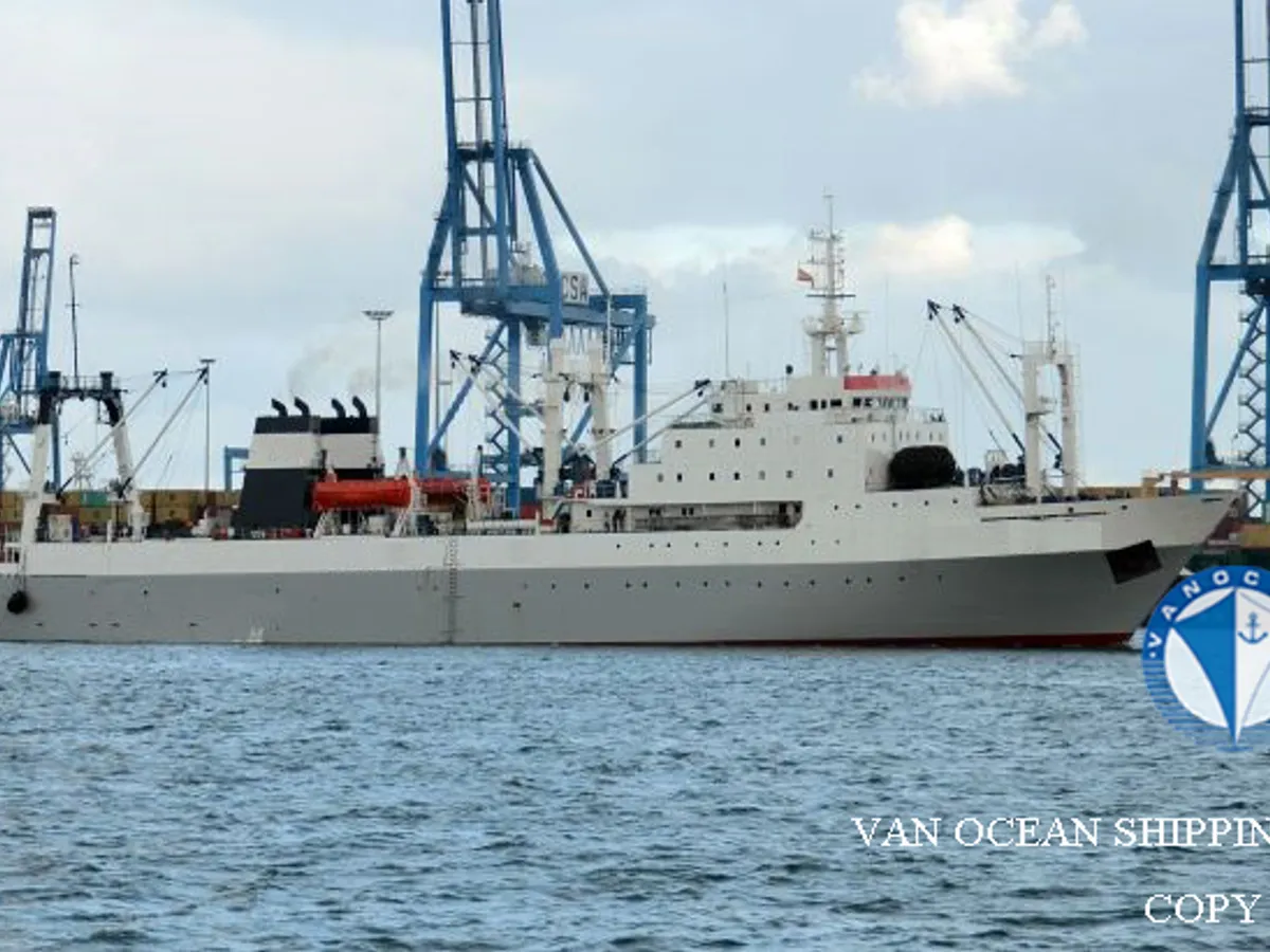 Nava de pescuit tip trauler de vânzare