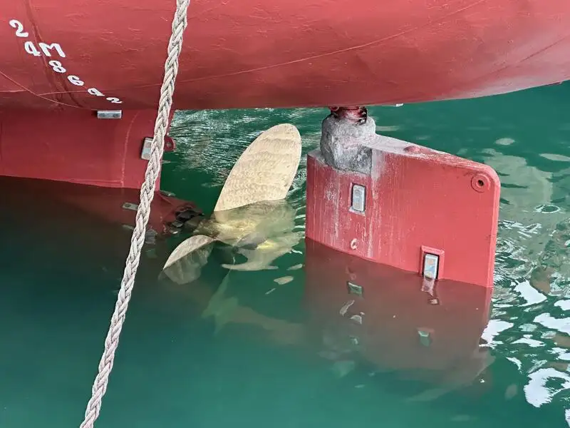 Nava de pescuit tip trauler de vânzare
