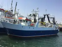 Nava de pescuit tip trauler de vânzare