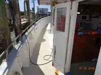 Șalupă de vânzare