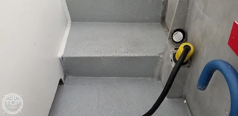 Nava de pescuit tip trauler de vânzare