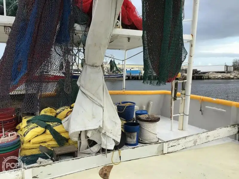Nava de pescuit tip trauler de vânzare
