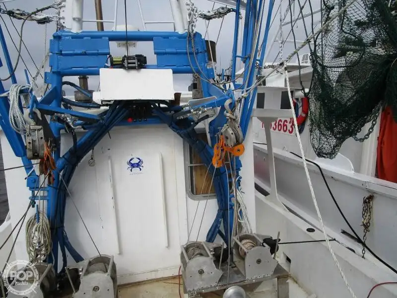 Nava de pescuit tip trauler de vânzare