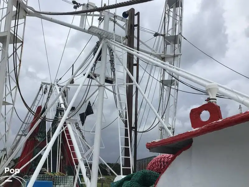 Nava de pescuit tip trauler de vânzare