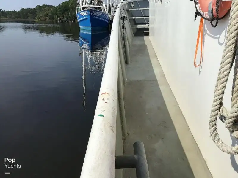 Nava de pescuit tip trauler de vânzare