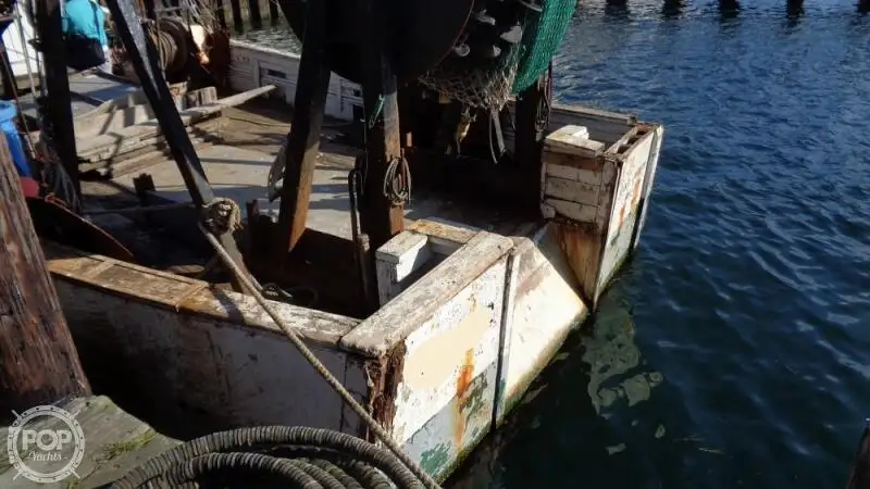 Nava de pescuit tip trauler de vânzare