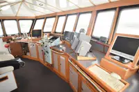 Nava de pescuit tip trauler de vânzare