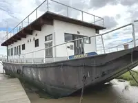 Barjă de cazare de vânzare