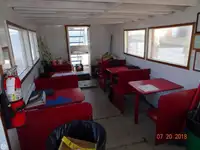 Șalupă de vânzare