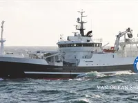 Nava de pescuit tip trauler de vânzare