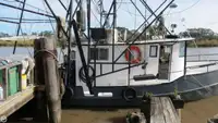 Nava de pescuit tip trauler de vânzare
