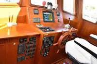 Nava de pescuit tip trauler de vânzare