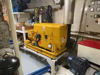 Nava de pescuit tip trauler de vânzare