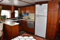 Nava de pescuit tip trauler de vânzare