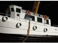 Nava de pescuit tip trauler de vânzare