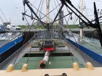 Nava de pescuit tip trauler de vânzare