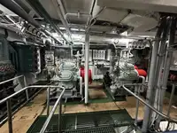 Nava de pescuit tip trauler de vânzare