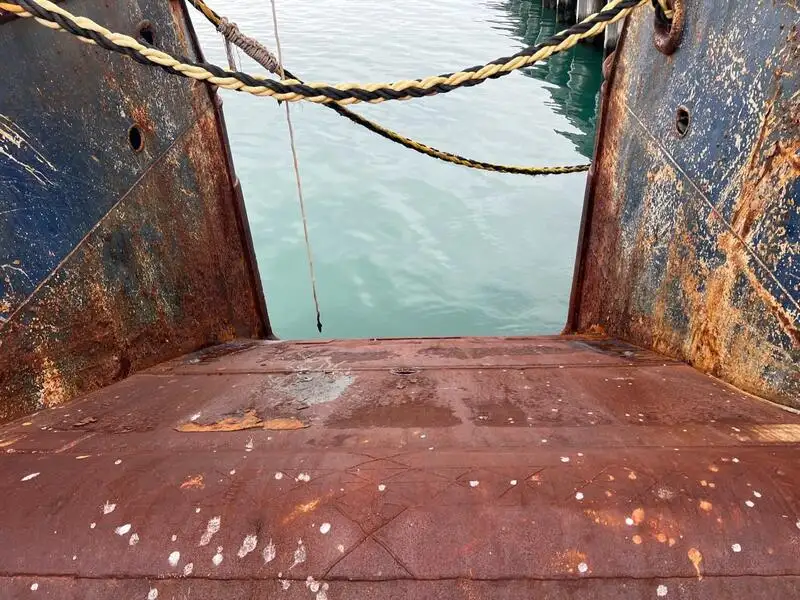 Nava de pescuit tip trauler de vânzare