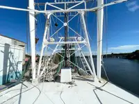 Nava de pescuit tip trauler de vânzare