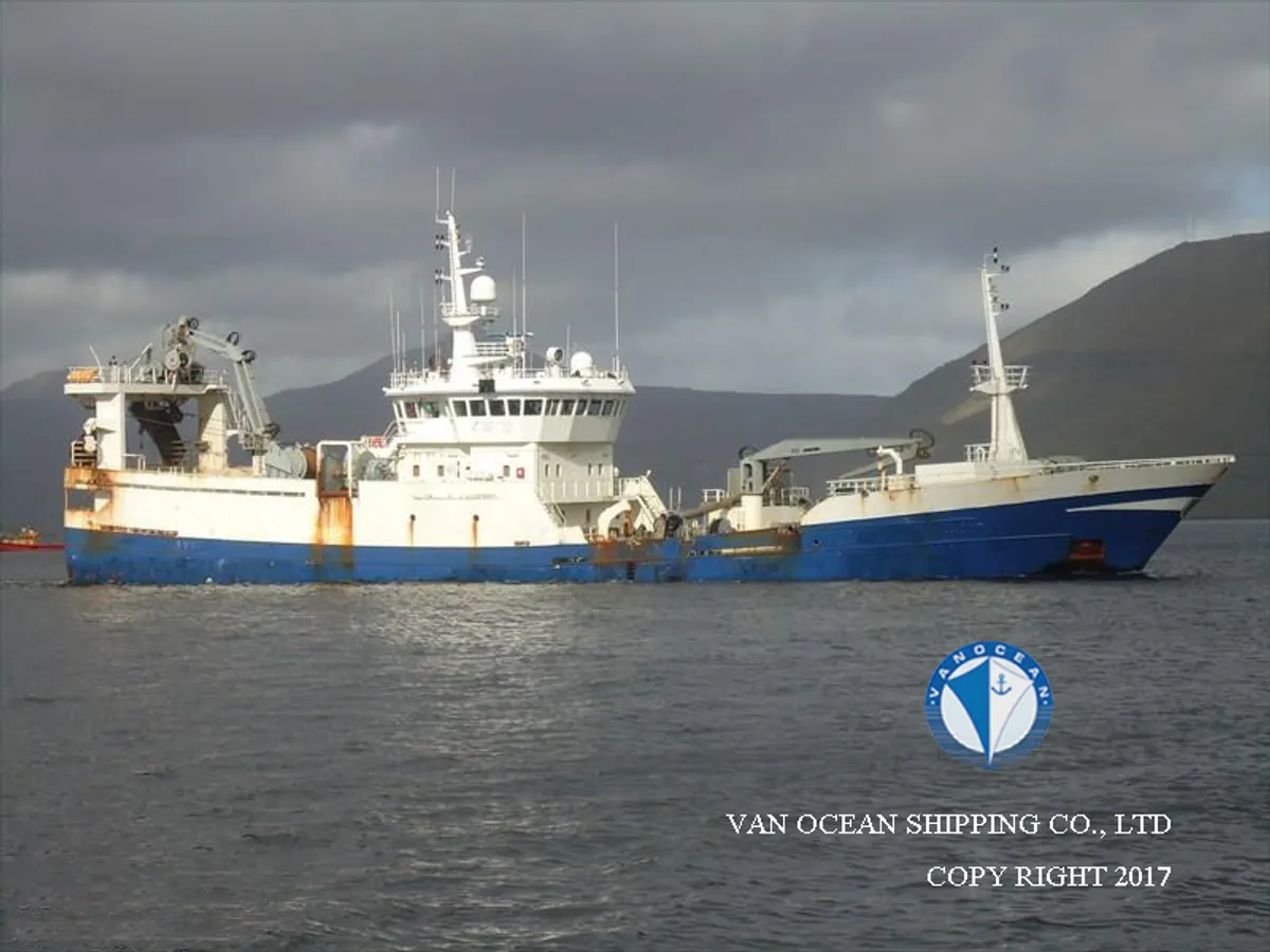 Nava de pescuit tip trauler de vânzare