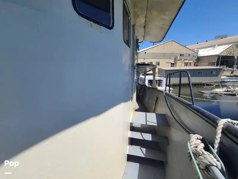 Nava de pescuit tip trauler de vânzare