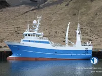 Nava de pescuit tip trauler de vânzare