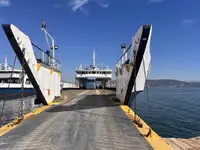 Ambarcațiune de debarcare, cu rezervoare de vânzare