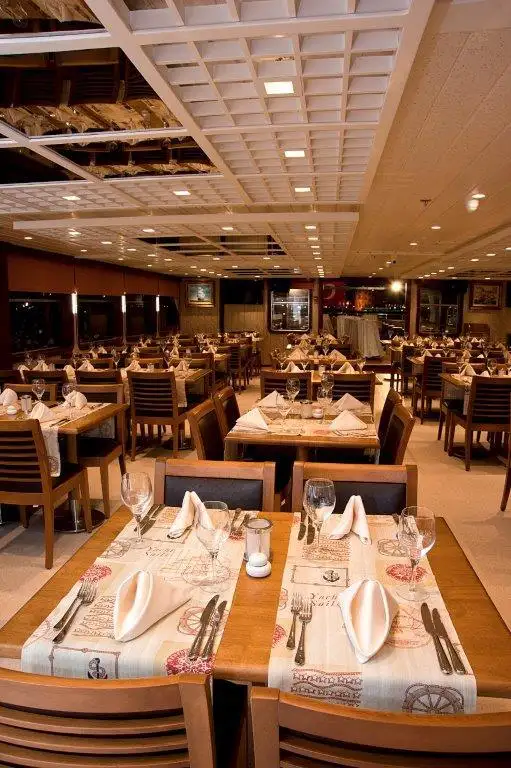 Navă restaurant de vânzare
