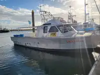 Nava de pescuit tip trauler de vânzare