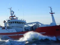 Nava de pescuit tip trauler de vânzare