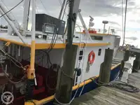 Nava de pescuit tip trauler de vânzare