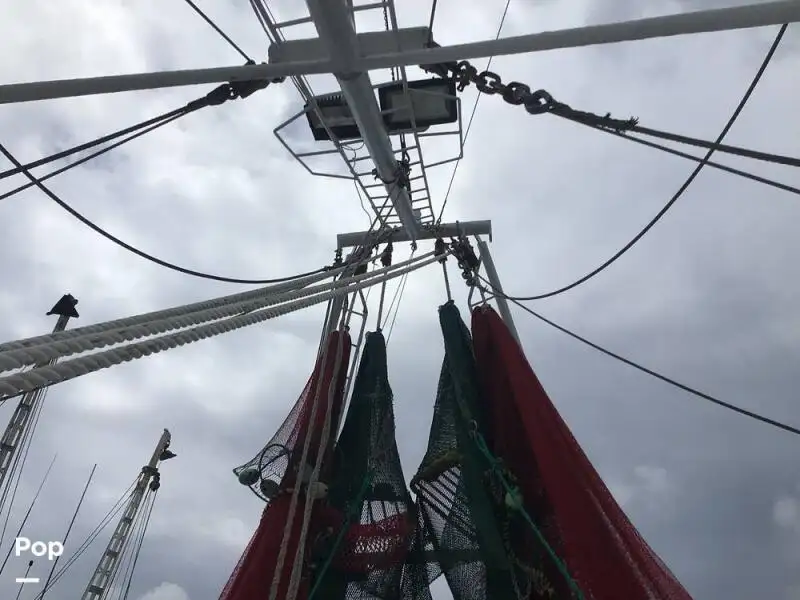 Nava de pescuit tip trauler de vânzare