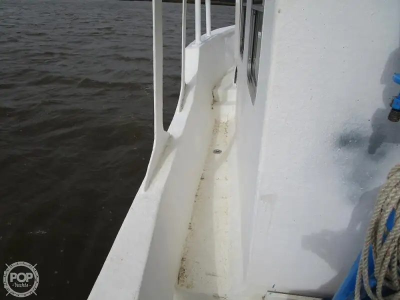 Nava de pescuit tip trauler de vânzare