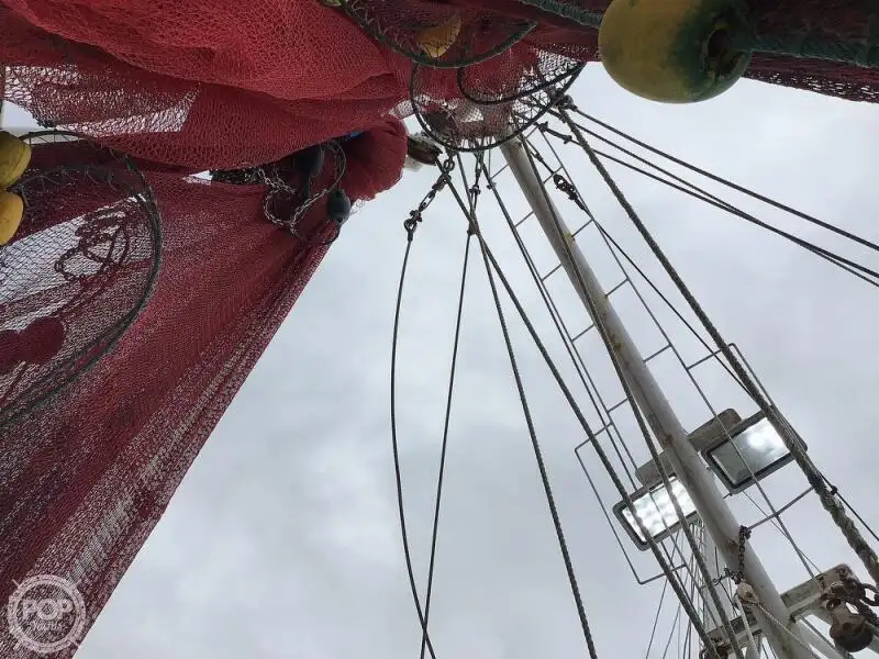 Nava de pescuit tip trauler de vânzare