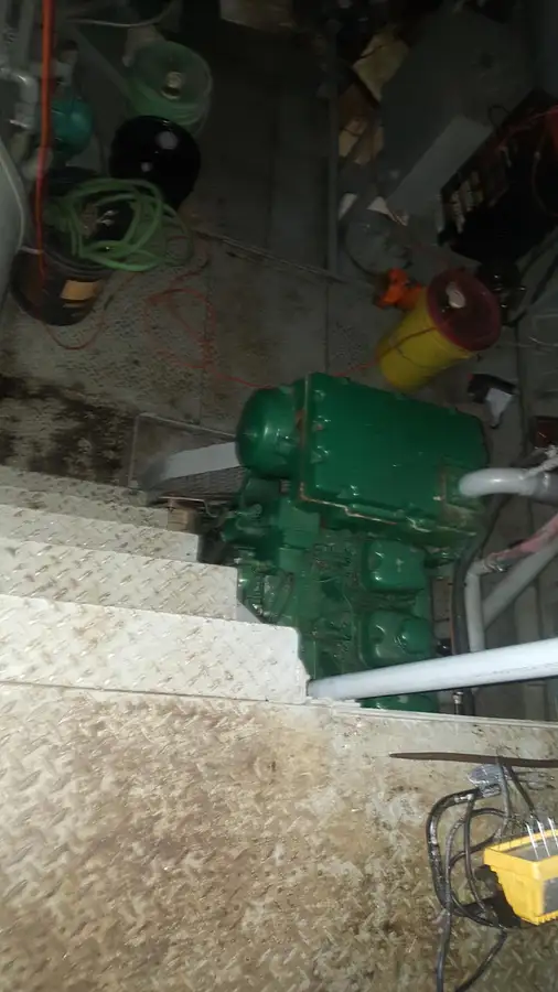Nava de pescuit tip trauler de vânzare