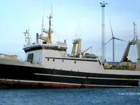 Nava de pescuit tip trauler de vânzare