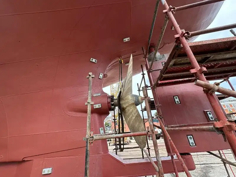 Nava de pescuit tip trauler de vânzare