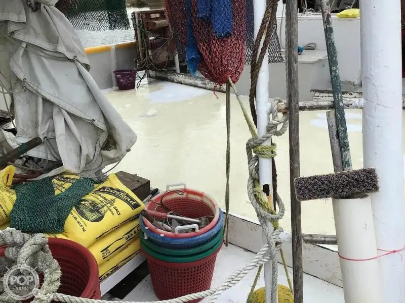 Nava de pescuit tip trauler de vânzare